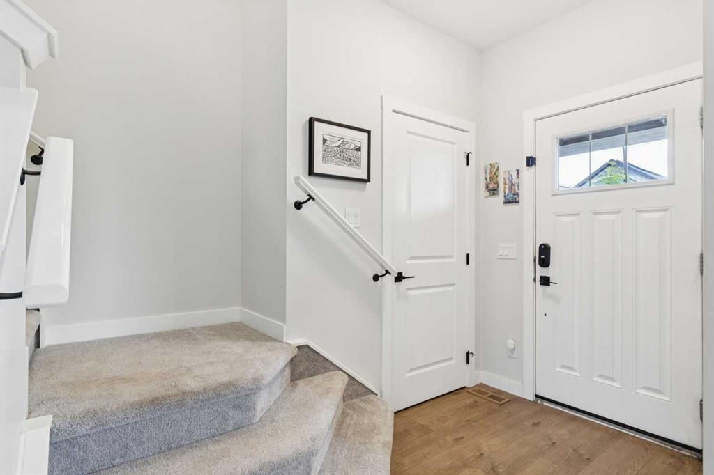 198 Legacy Reach Crescent SE photo 2