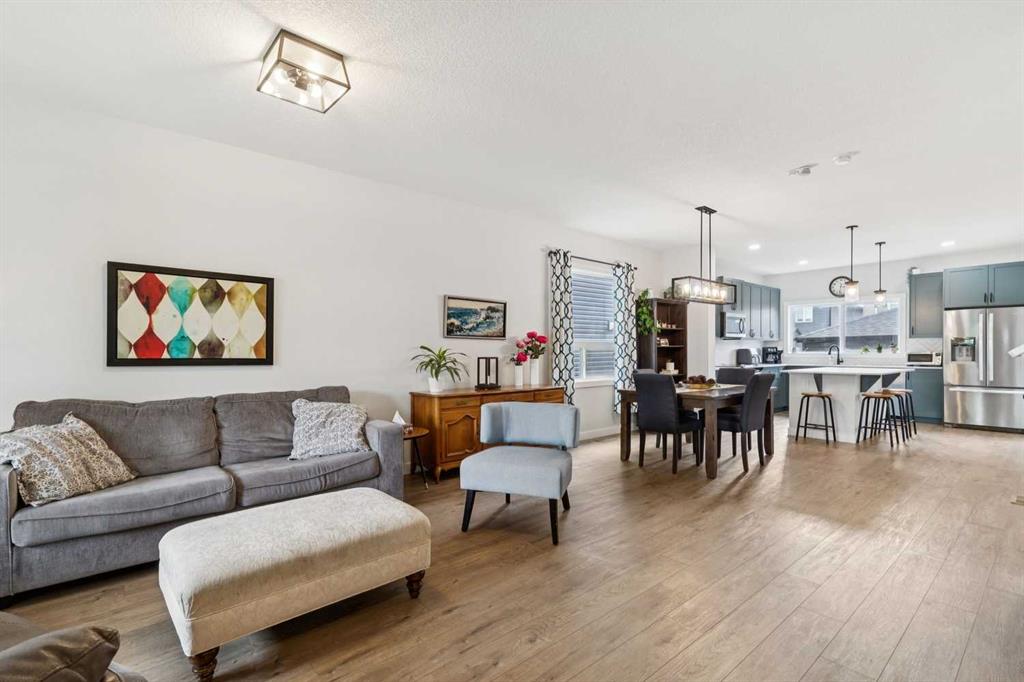 198 Legacy Reach Crescent SE photo 3