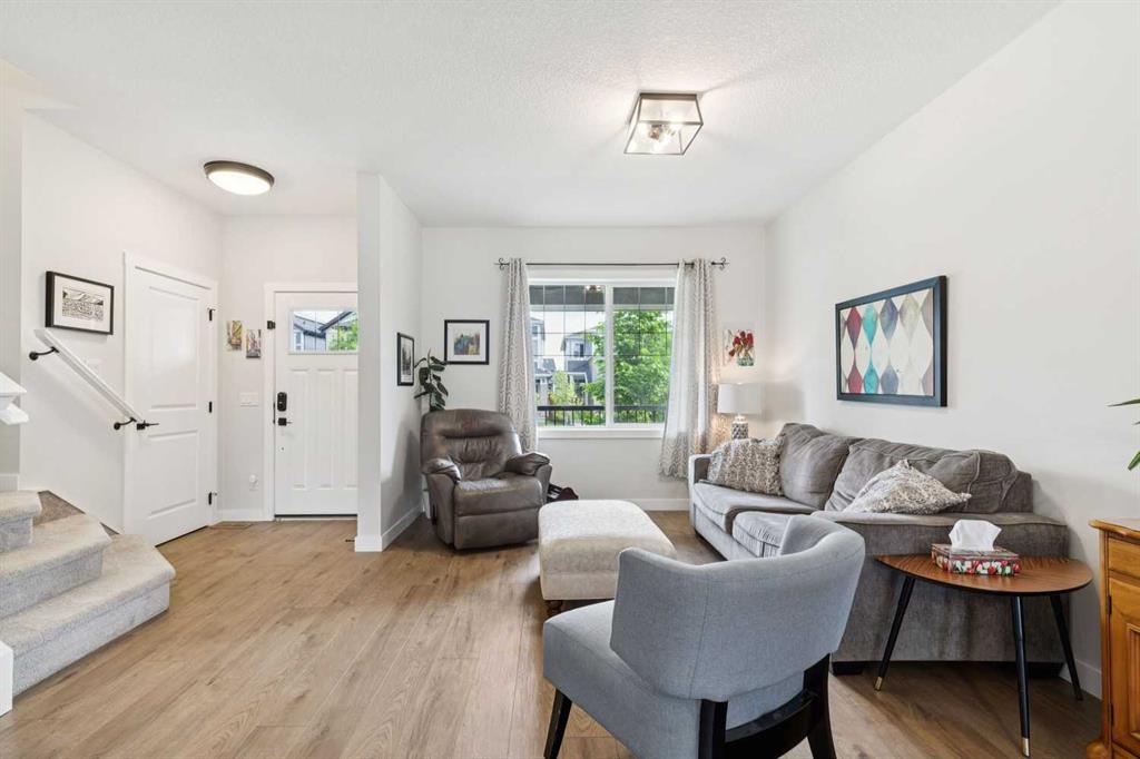 198 Legacy Reach Crescent SE photo 4