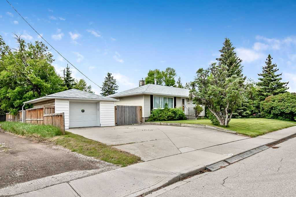 3807 25 Avenue SW photo 3