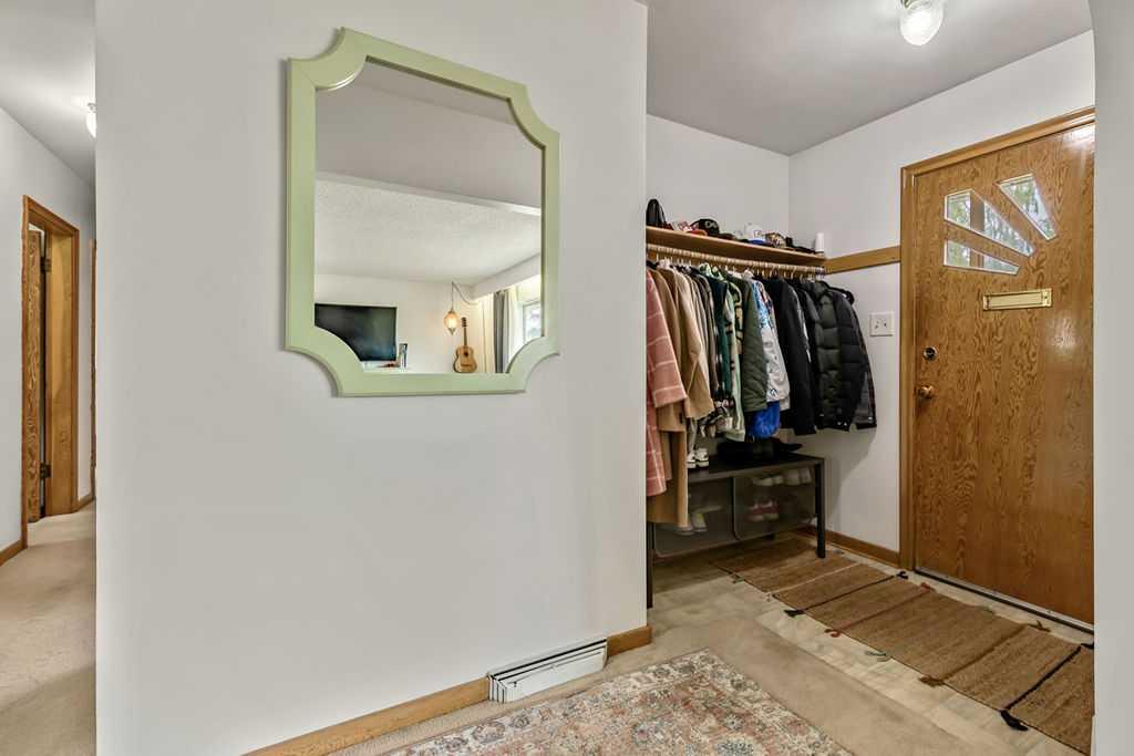 3807 25 Avenue SW photo 4