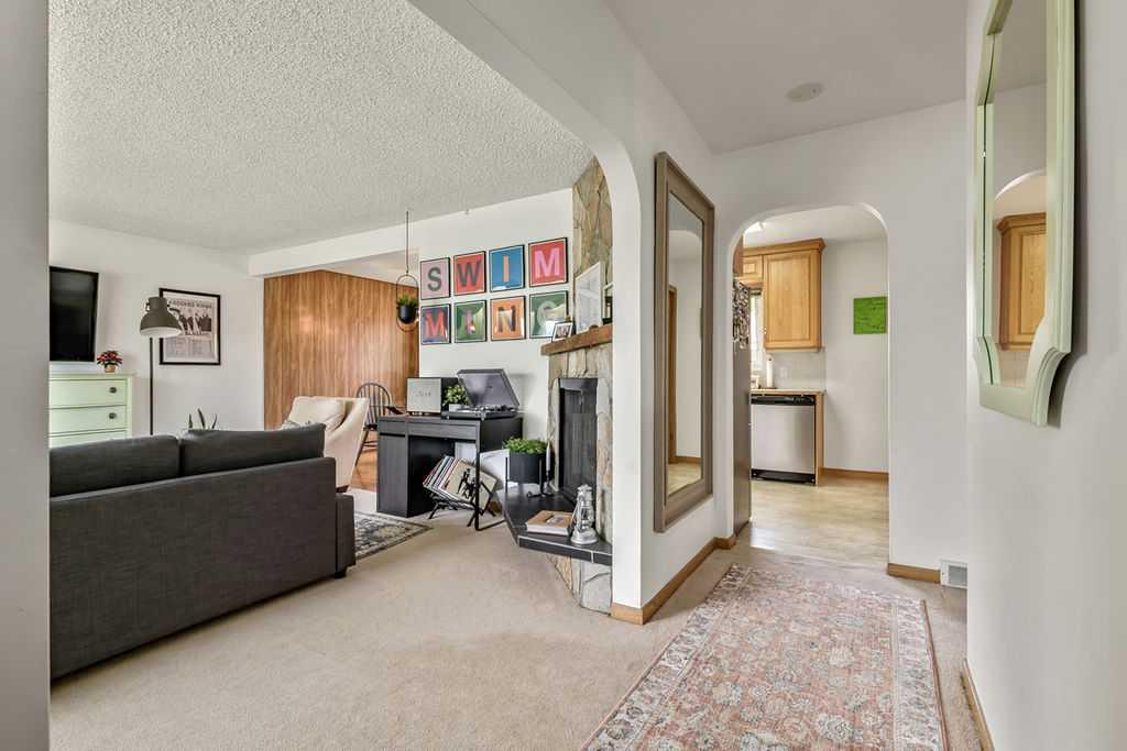 3807 25 Avenue SW photo 5