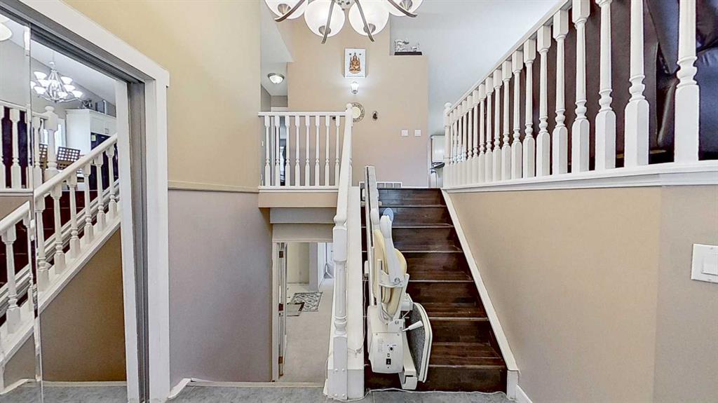 109 Edgebrook Gardens NW photo 3