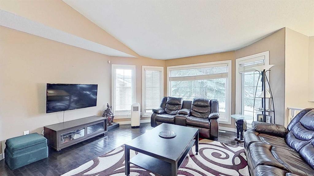 109 Edgebrook Gardens NW photo 4