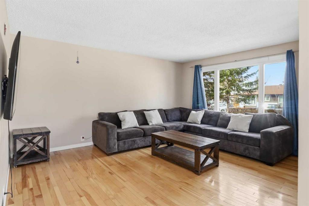 85 Abergale Close NE photo 4