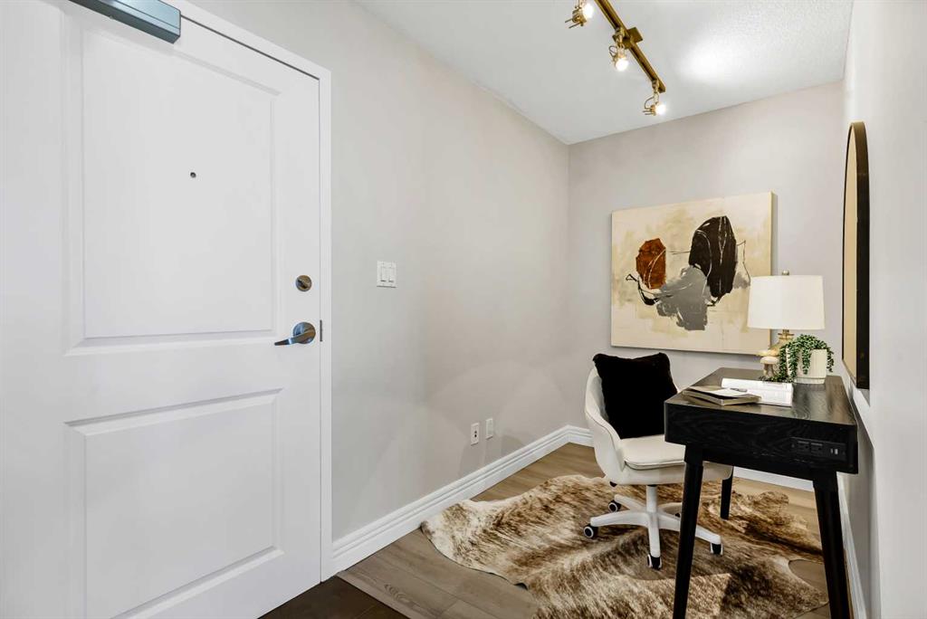 55 Spruce Place SW #304 photo 2