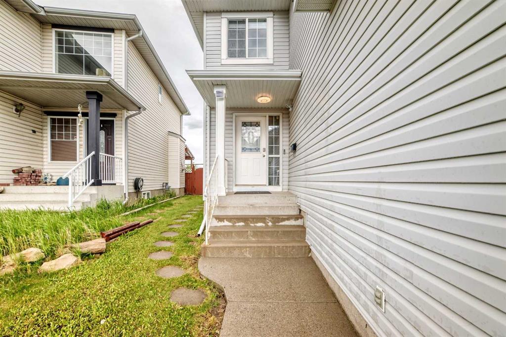 119 Citadel Meadow Grove NW photo 2