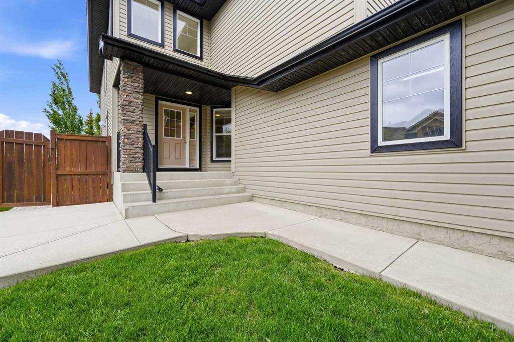 137 Evanscove Circle NW photo 2
