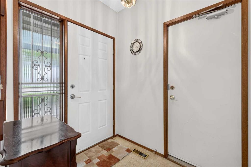 296 Templeton Circle NE photo 2