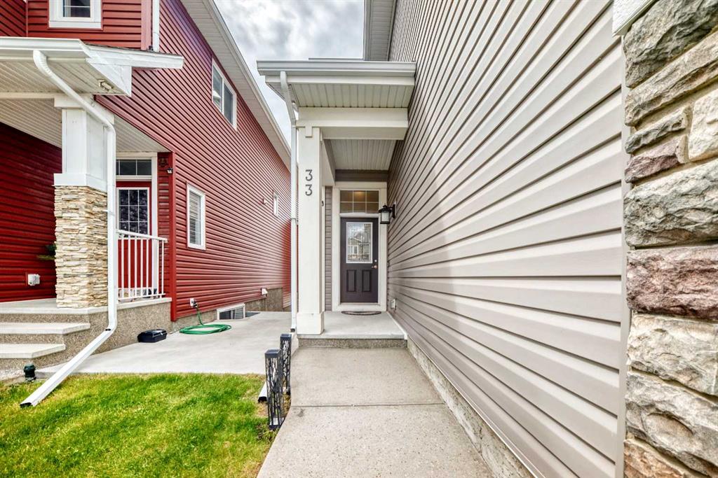 33 Redstone Drive NE photo 2