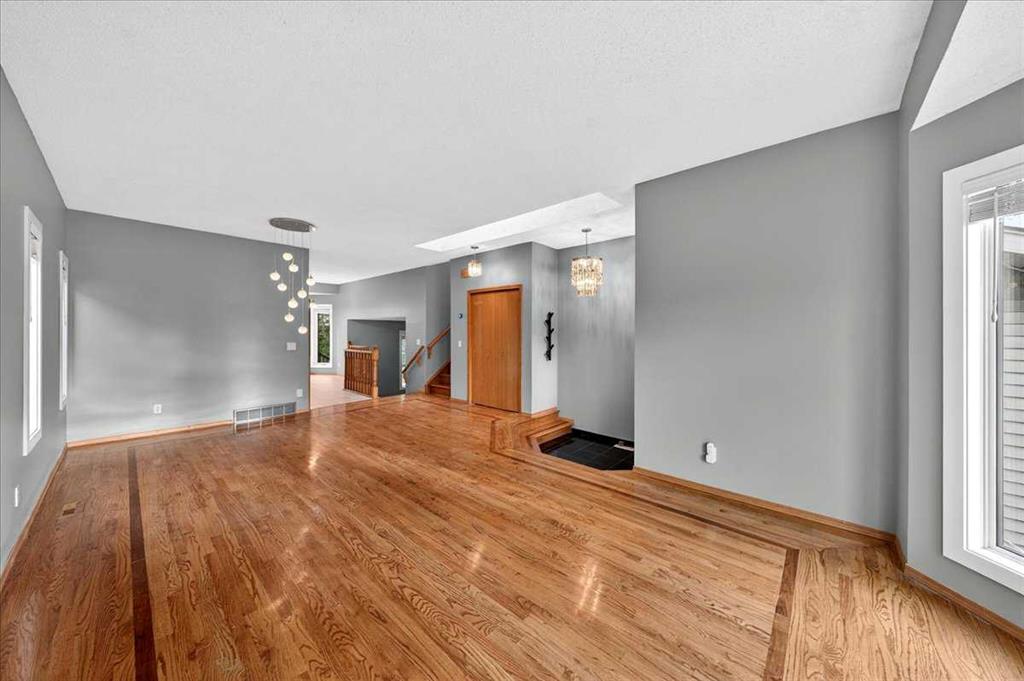 86 Douglas Woods Close SE photo 5