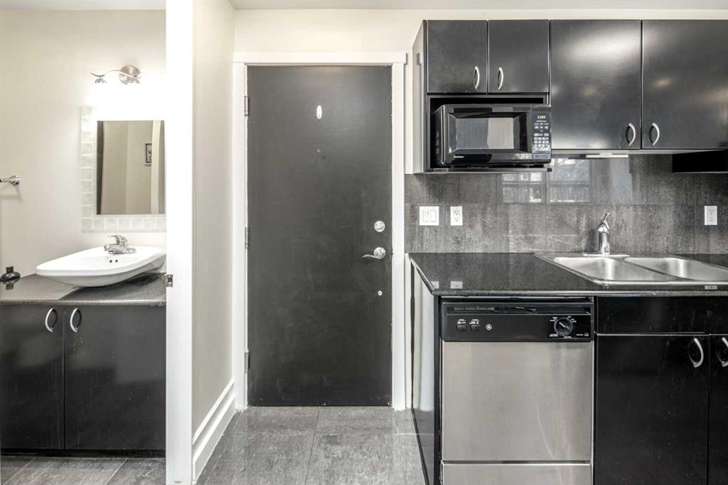 706 15 Avenue SW #204 photo 2