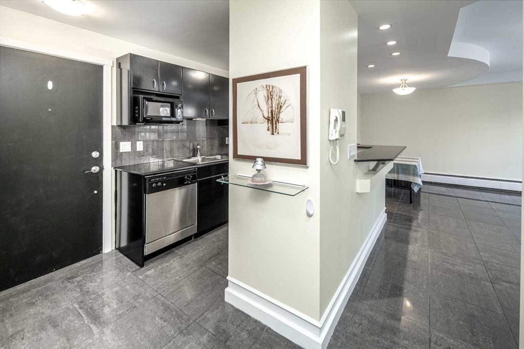 706 15 Avenue SW #204 photo 3