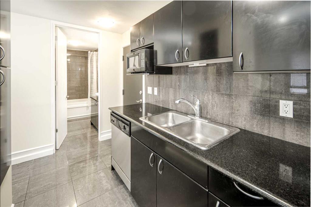 706 15 Avenue SW #204 photo 5