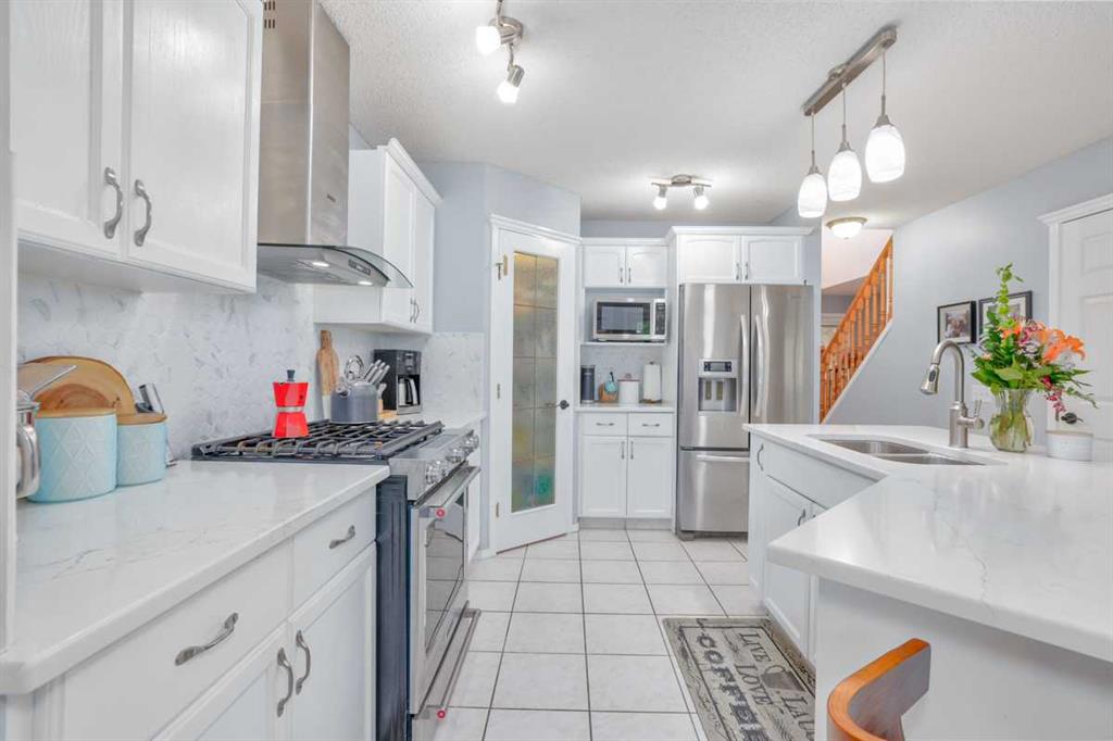 210 Mt Douglas Court SE photo 5