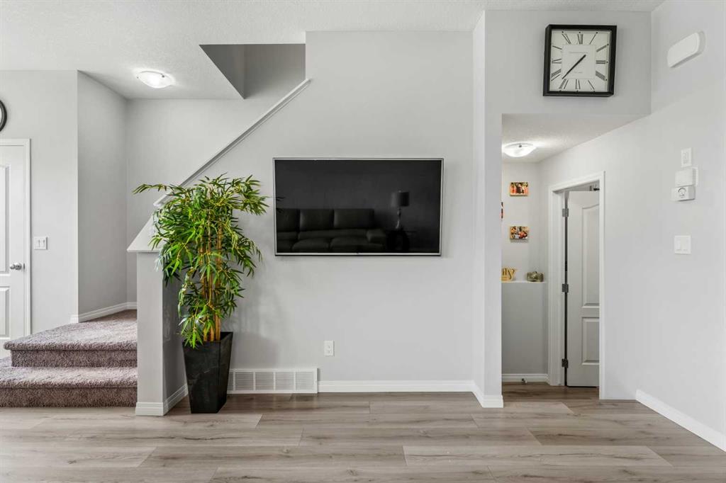 147 Evanscrest Park NW photo 4