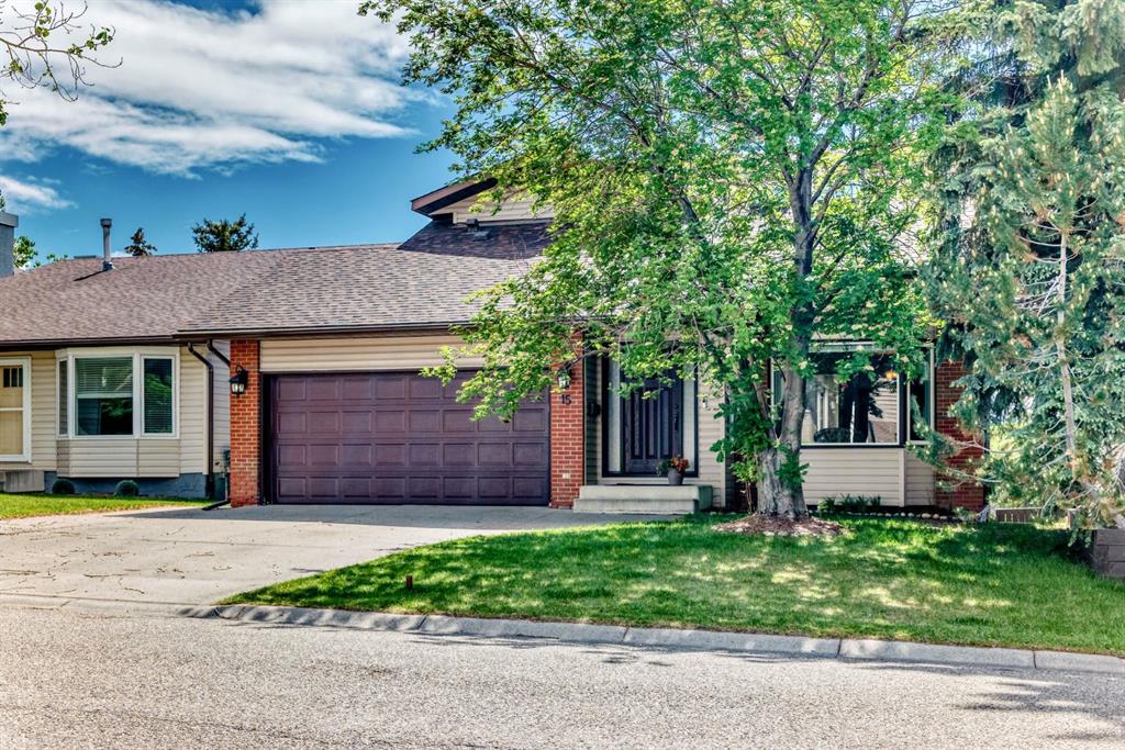 15 Hawkcliff Way NW photo 2