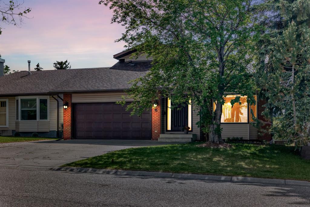 15 Hawkcliff Way NW photo 3