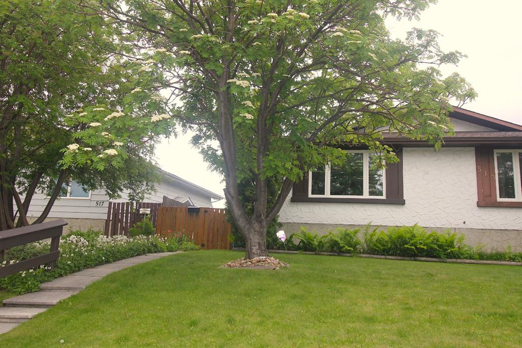 515 Blackthorn Road NE photo 3