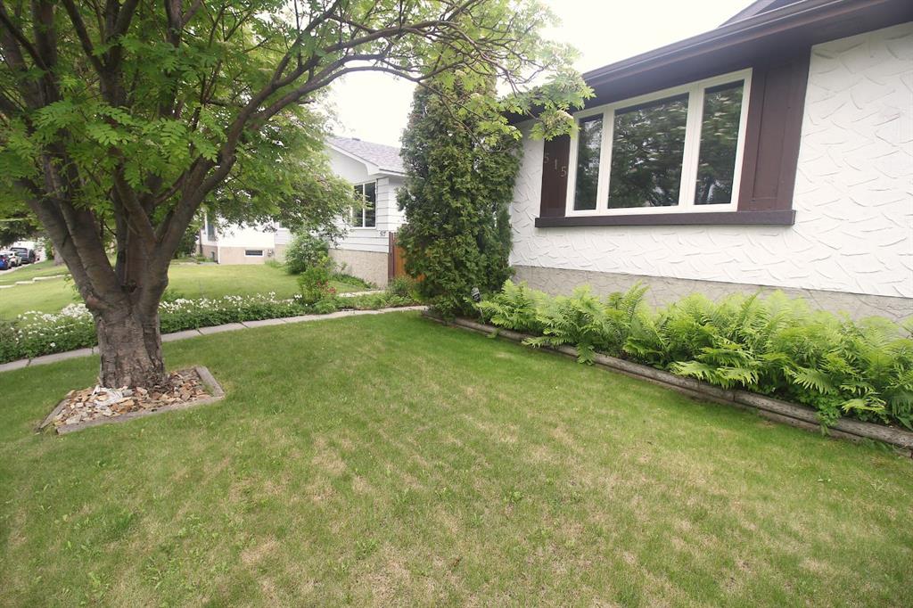 515 Blackthorn Road NE photo 4