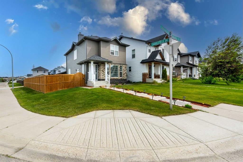 2 Saddlefield Crescent NE photo 2