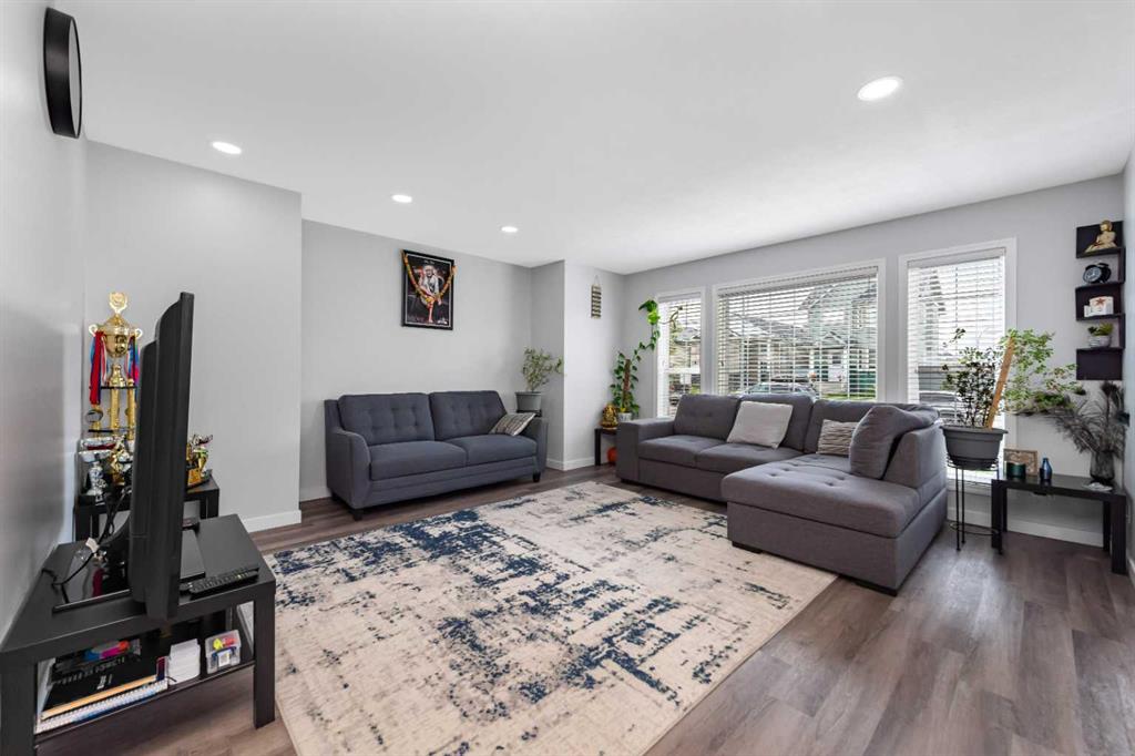 2 Saddlefield Crescent NE photo 3