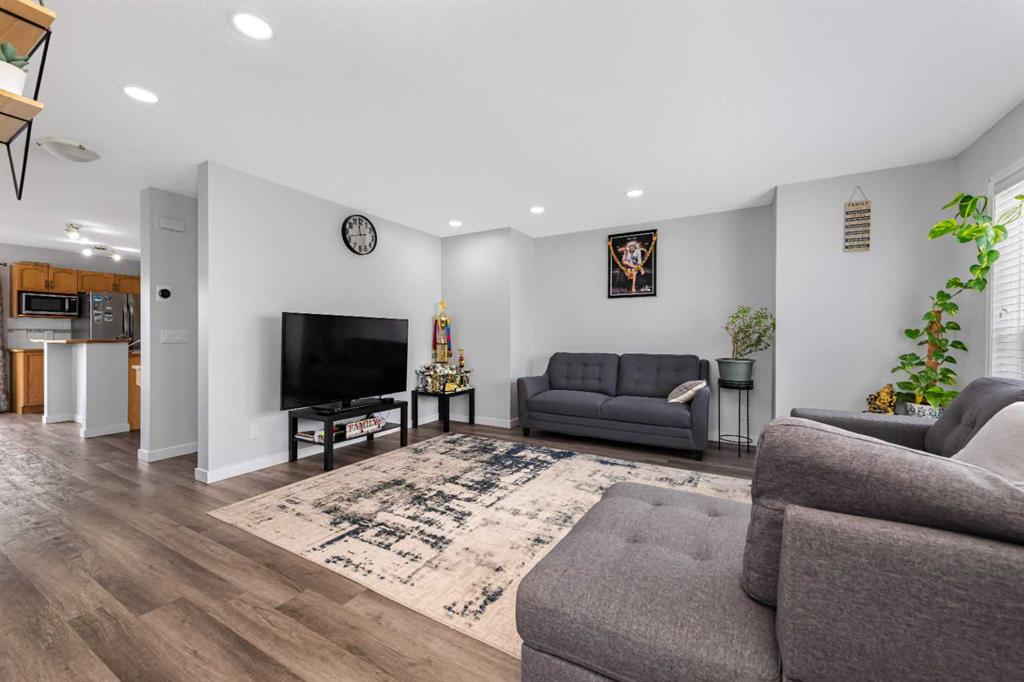 2 Saddlefield Crescent NE photo 4