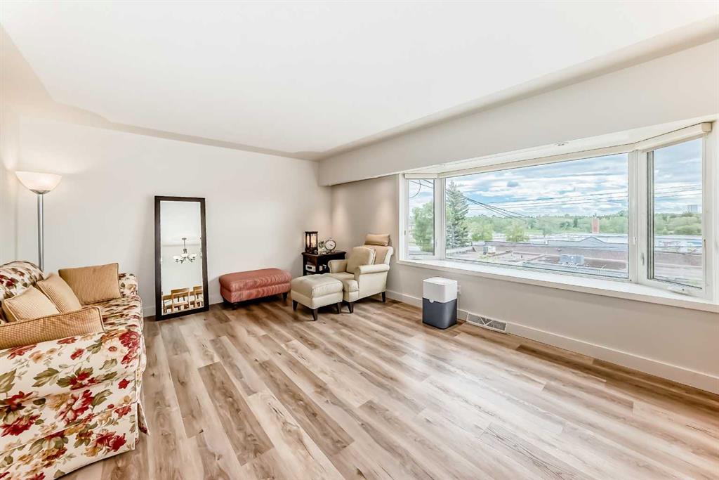35 Collingwood Place NW photo 2