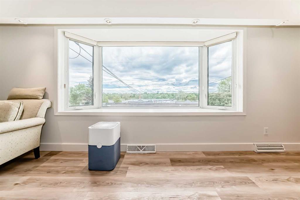 35 Collingwood Place NW photo 3