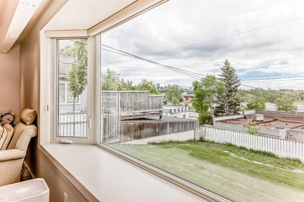 35 Collingwood Place NW photo 4