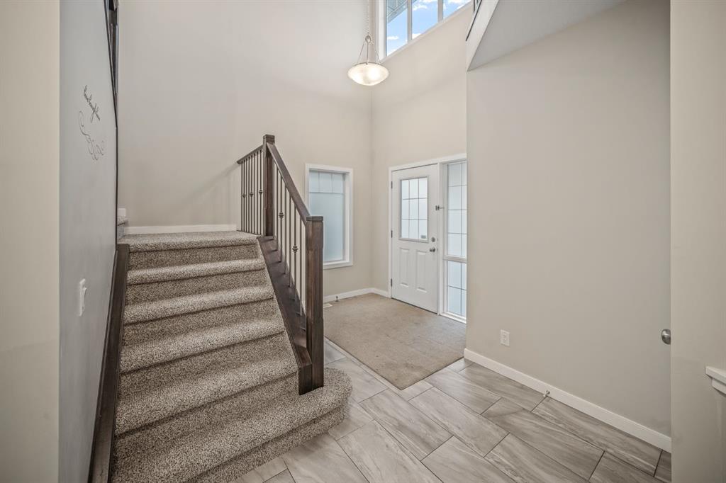 144 Cougar Ridge Manor SW photo 5