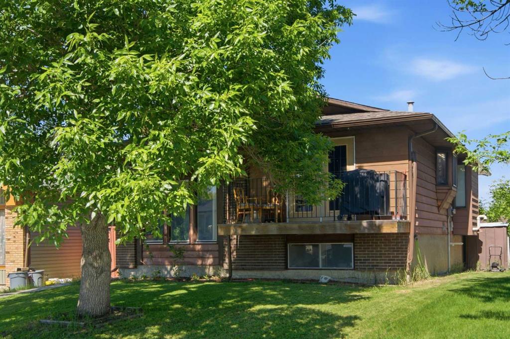 20 Berkshire Court NW photo 4