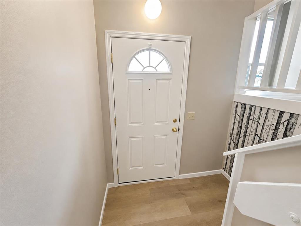 129 Oaktree Lane SW photo 3
