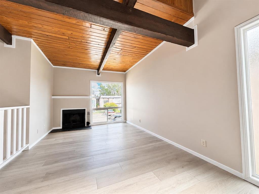 129 Oaktree Lane SW photo 4