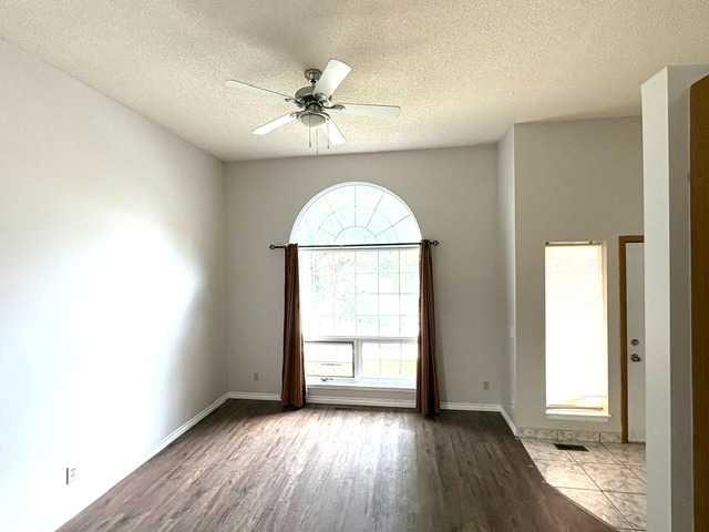 6934 Laguna Way NE photo 5
