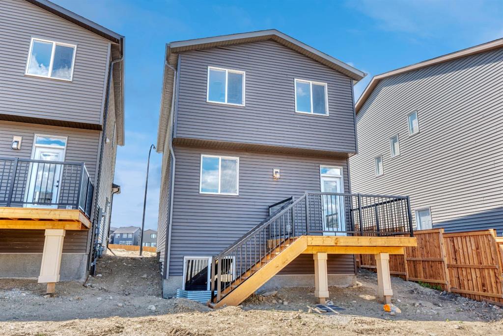 28 Mitchell Way NW photo 3