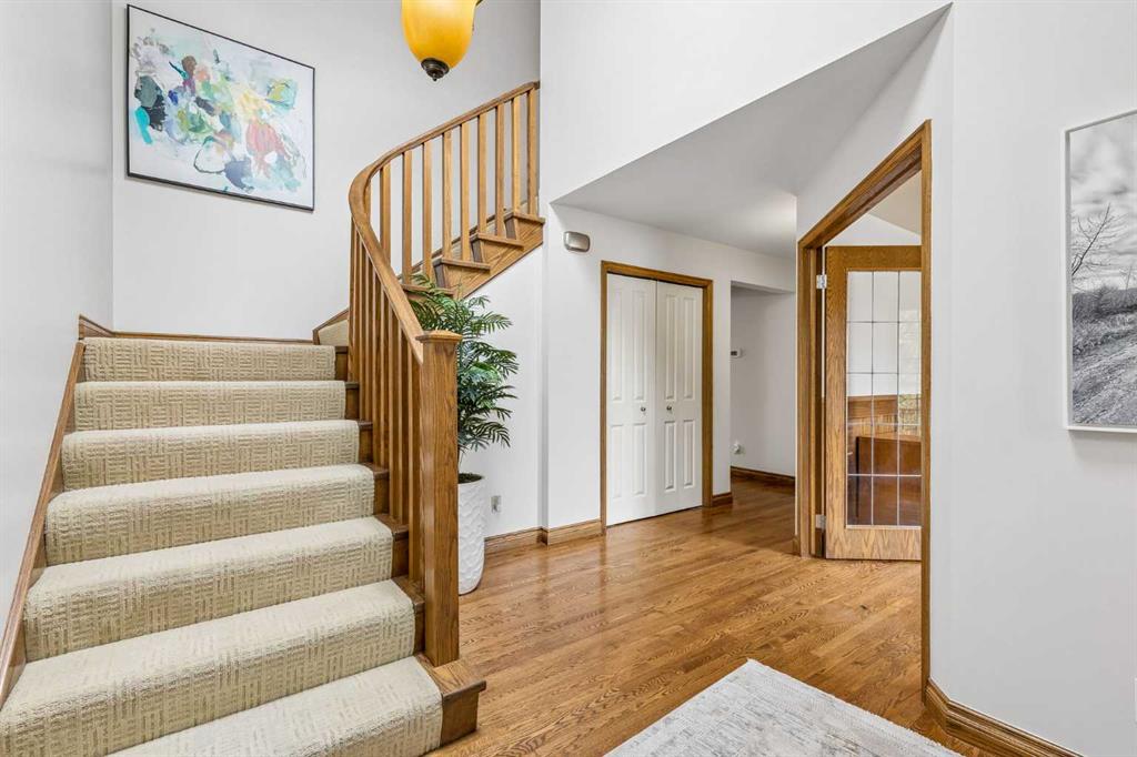 65 Woodpath Terrace SW photo 3