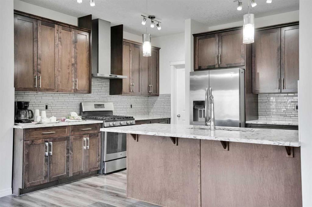 379 Skyview Shores Manor NE photo 3