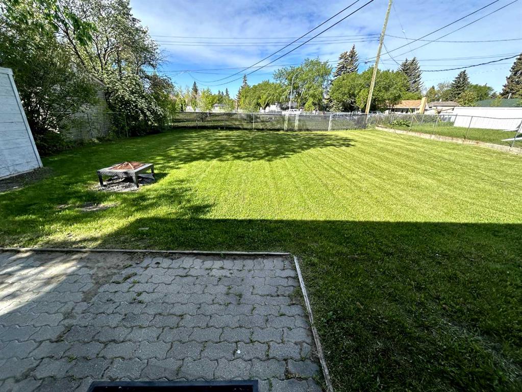 639 Thornhill Drive NW photo 4
