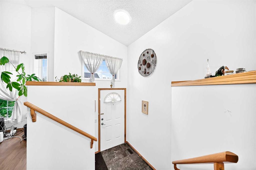 98 Country Hills Heights NW photo 4