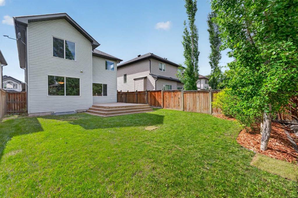 162 Cranwell Square SE photo 2