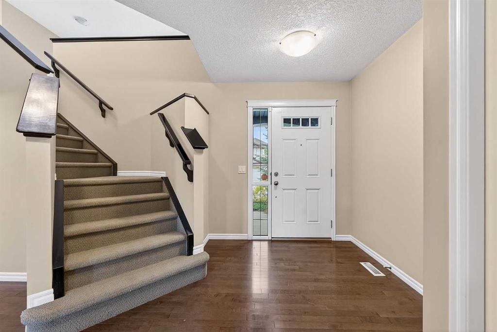 162 Cranwell Square SE photo 4