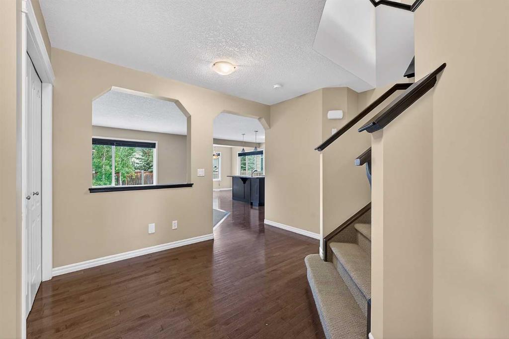 162 Cranwell Square SE photo 5