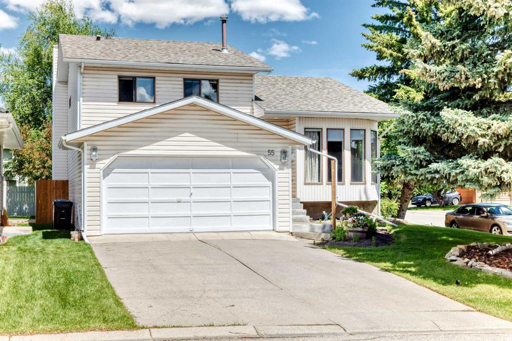 55 Woodstock Way SW photo 2