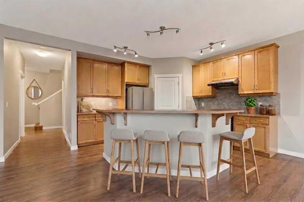 327 Panamount Point NW photo 3