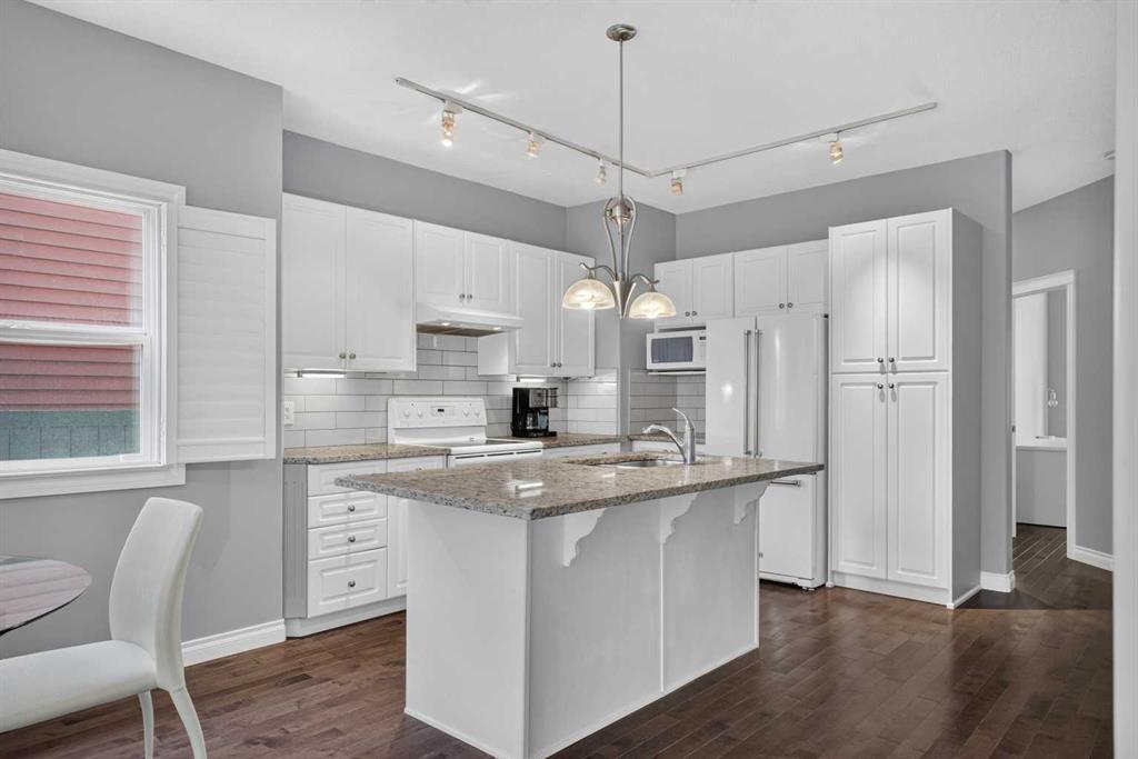 631 51 Avenue SW photo 3
