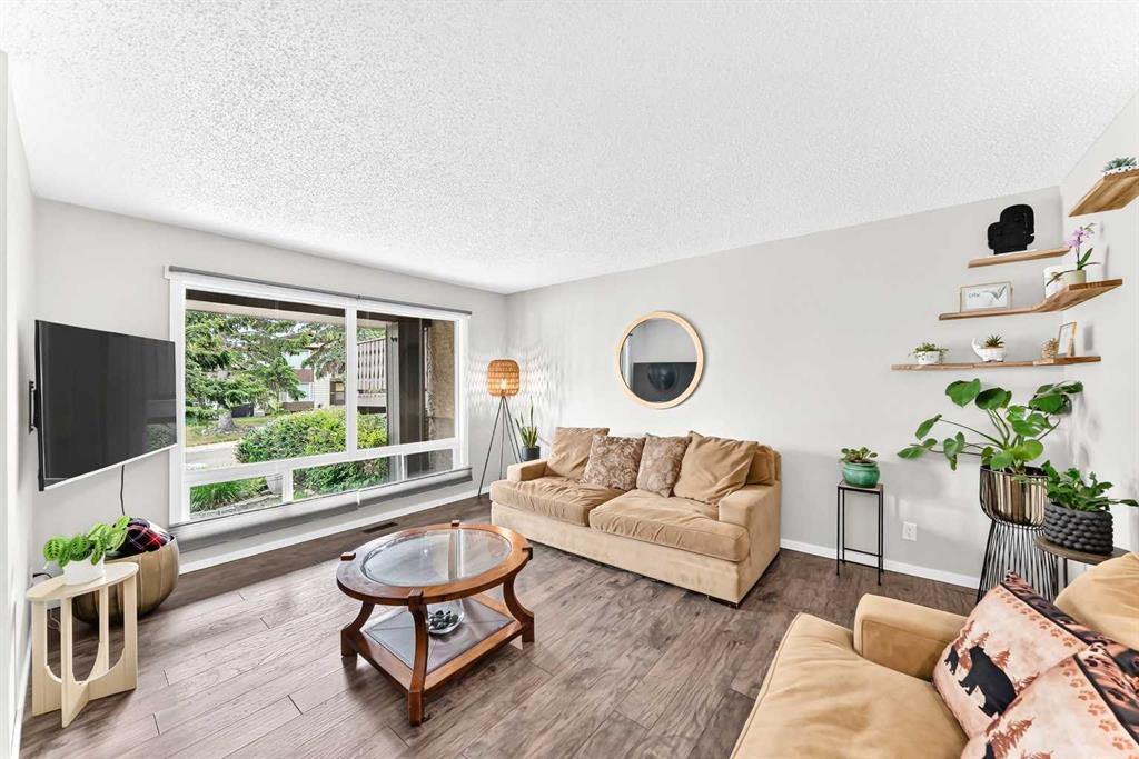 77 Edgeford Way NW photo 2