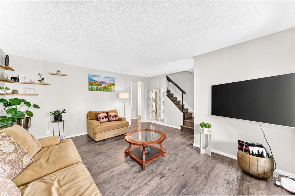 77 Edgeford Way NW photo 3