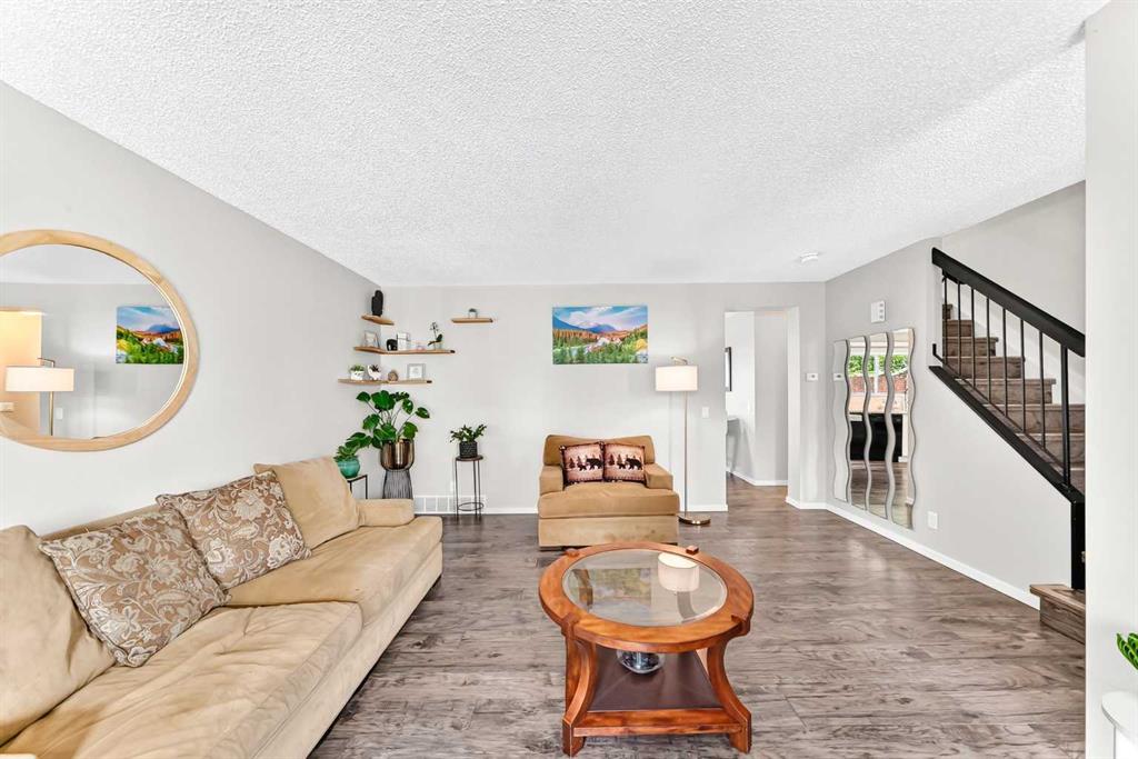77 Edgeford Way NW photo 4