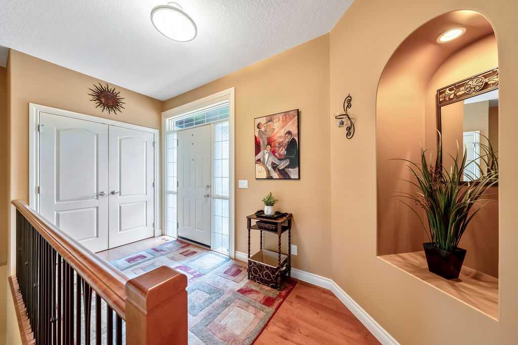 174 Arbour Vista Close NW photo 2